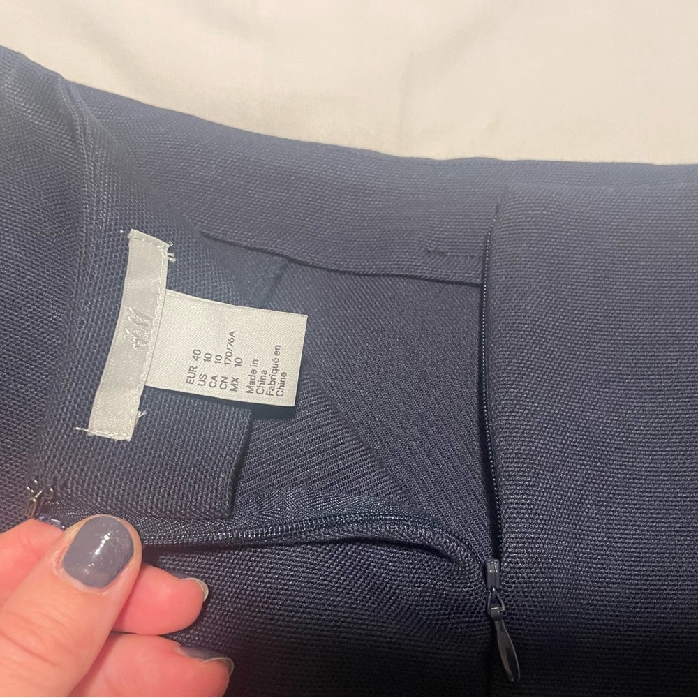 H&M navy blue skirt with buttons size 10 NWOT - Picture 4 of 6